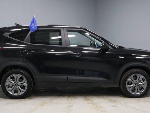 Used 2025 Kia Seltos LX image 11