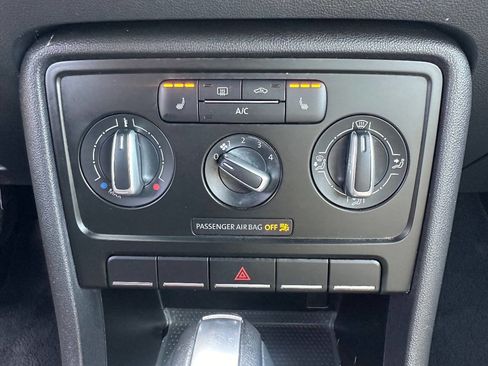 Used 2015 Volkswagen Beetle 1.8T Classic image 26