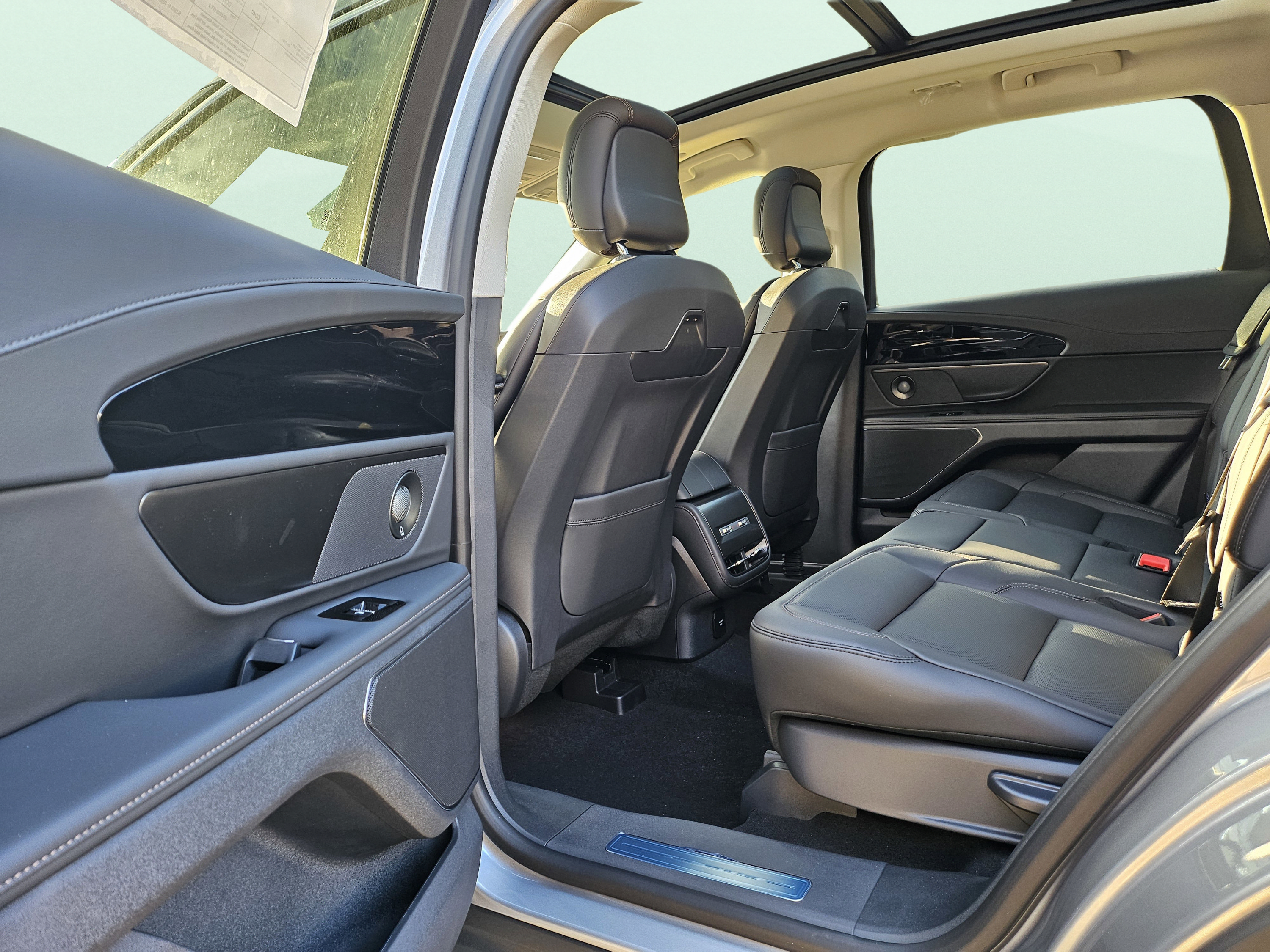 Used 2026 Lincoln Nautilus Premier w/ Equipment Group 102A AWD/4WD image 23