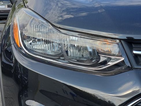 Used 2022 Chevrolet Trax LS w/ Tint and Cruise Package image 10