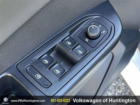 Certified 2025 Volkswagen Taos SE w/ Taos Adventure Package (SXB) image 15