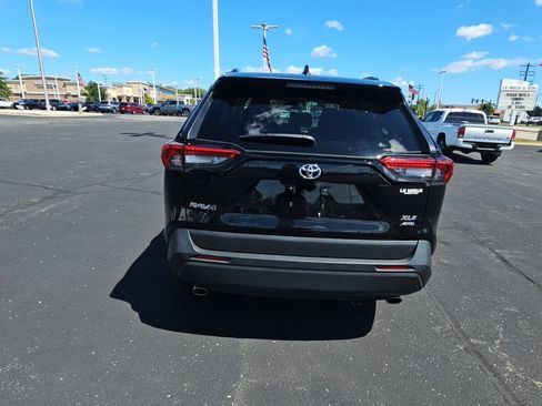 Used 2025 Toyota RAV4 XLE AWD/4WD image 4