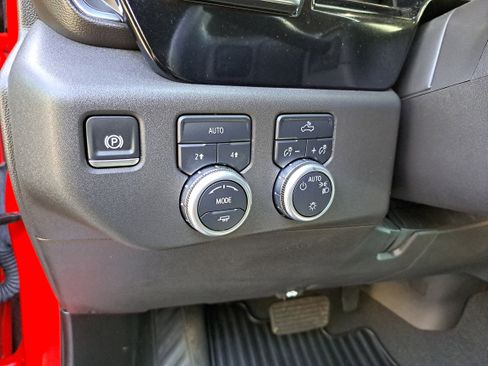 Used 2024 GMC Sierra 1500 SLE w/ Preferred Package image 17