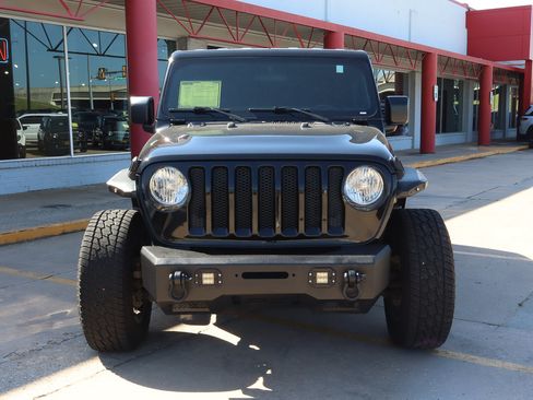 Used 2018 Jeep Wrangler Unlimited Sport S AWD/4WD image 3
