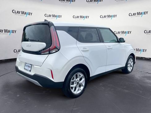 Used 2023 Kia Soul LX w/ LX Technology Package FWD image 5