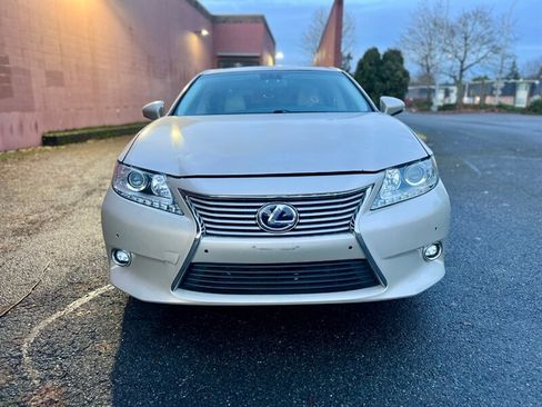 Used 2014 Lexus ES 300h w/ Luxury Package w/Bamboo Trim FWD image 3