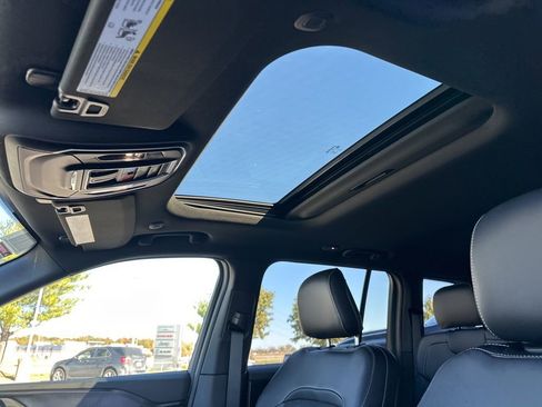 New 2025 Jeep Grand Cherokee Altitude AWD/4WD image 2