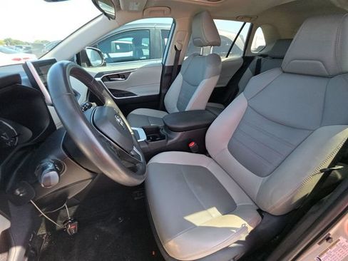 Used 2023 Toyota RAV4 XLE Premium FWD image 9