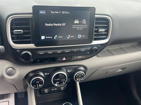 Certified 2025 Hyundai Venue SEL image 11