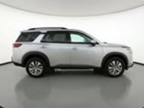 Used 2025 Nissan Pathfinder SV FWD image 4