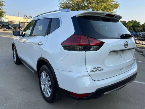 Used 2017 Nissan Rogue SV image 4