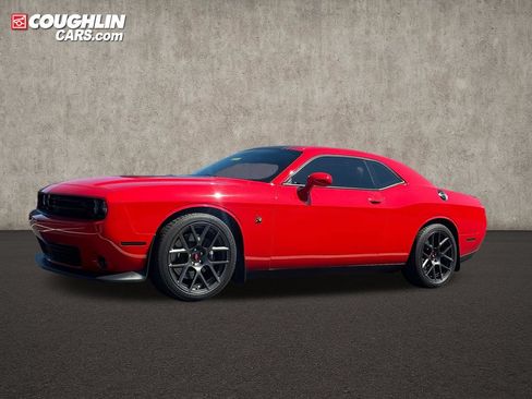 Used 2016 Dodge Challenger R/T Scat Pack RWD image 4