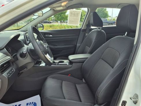 Used 2025 Nissan Altima 2.5 SV FWD image 14