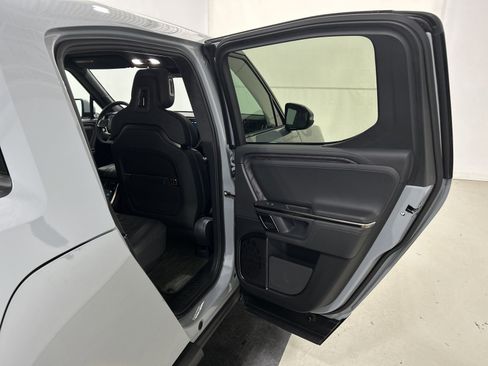 Used 2022 Rivian R1T Adventure image 19