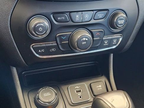 Used 2021 Jeep Cherokee Latitude Lux w/ Sun & Sound Group image 21