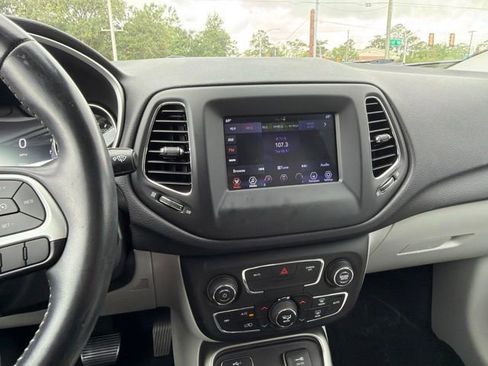 Used 2019 Jeep Compass Latitude w/ Popular Equipment Group FWD image 13