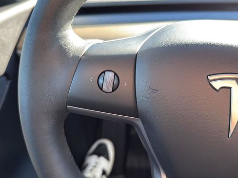 Used 2022 Tesla Model Y Performance image 14