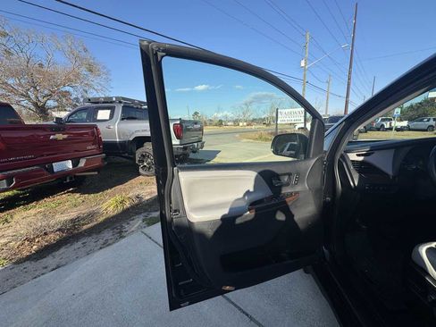 Used 2020 Toyota Sienna Limited Premium w/ Carpet Mat Package image 26
