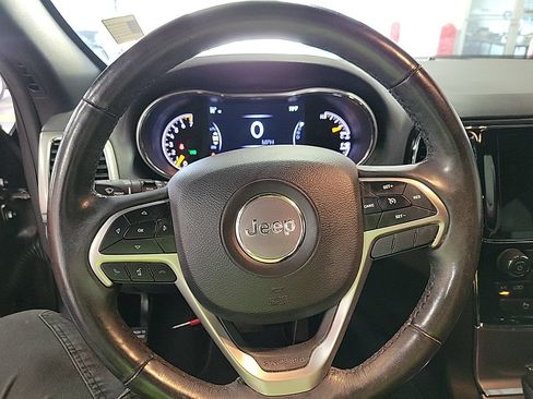 Used 2019 Jeep Grand Cherokee Altitude RWD image 11