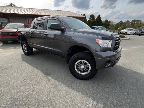 Used 2012 Toyota Tundra 4x4 CrewMax image 2