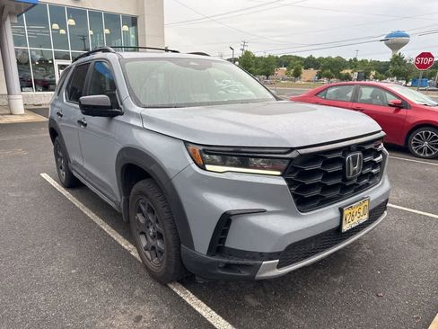 Used 2023 Honda Pilot TrailSport image 5