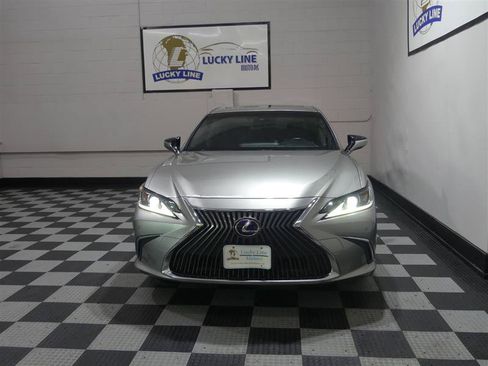 Used 2019 Lexus ES 300h w/ Accessory Package FWD image 2