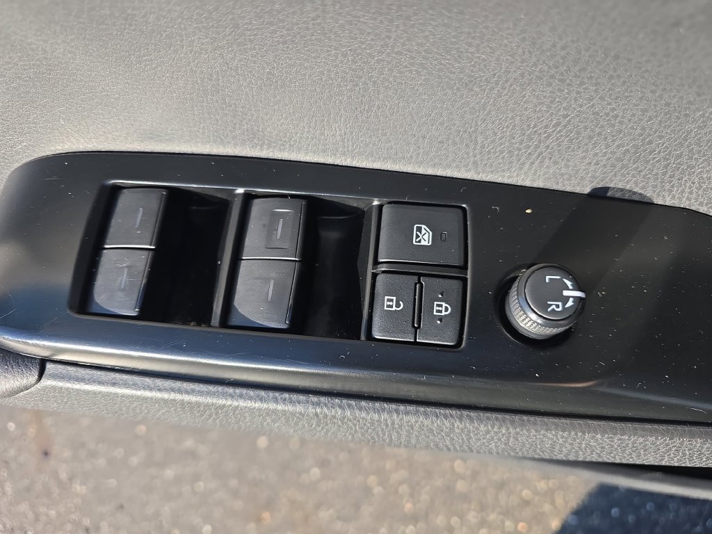 Certified 2025 Toyota Camry SE AWD/4WD image 32