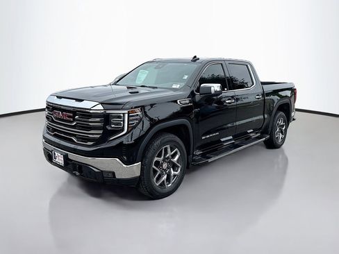 Used 2025 GMC Sierra 1500 SLT image 3