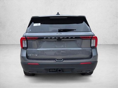 New 2026 Ford Explorer Active RWD image 7