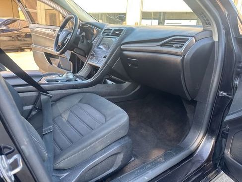 Used 2020 Ford Fusion SE FWD image 14