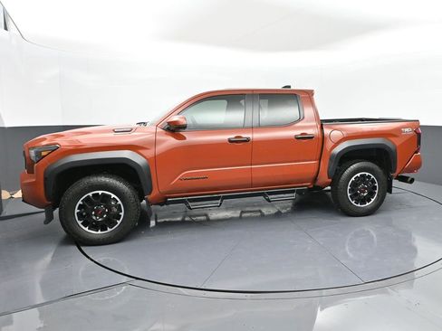 Certified 2025 Toyota Tacoma TRD Off-Road image 30