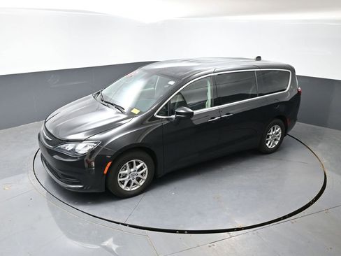 Used 2023 Chrysler Voyager LX FWD image 44