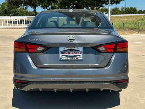 Used 2025 Nissan Altima 2.5 SV FWD image 4
