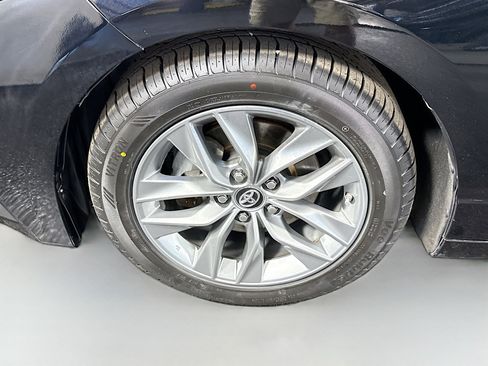 Used 2019 Toyota Avalon XLE w/ Moonroof Package image 38