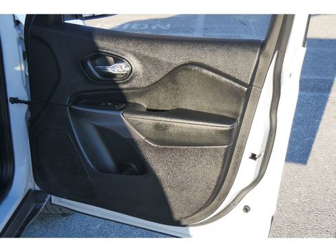 Used 2021 Jeep Cherokee Limited image 16