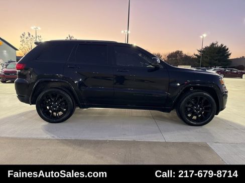 Used 2019 Jeep Grand Cherokee Altitude image 23