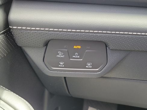 Used 2024 Volkswagen Atlas Cross Sport SEL AWD/4WD image 24