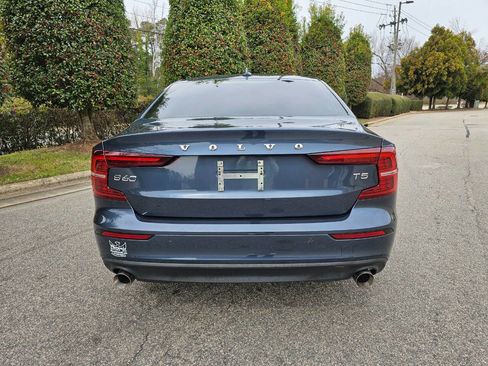 Used 2020 Volvo S60 T5 Momentum image 4