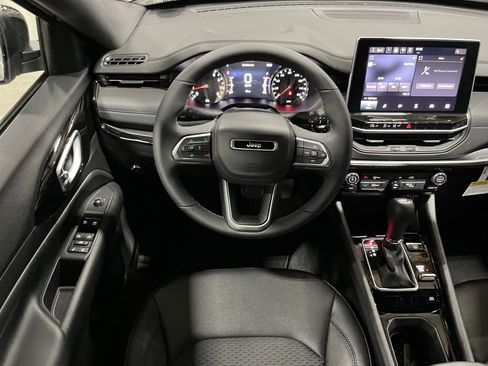 Certified 2026 Jeep Compass Latitude image 12