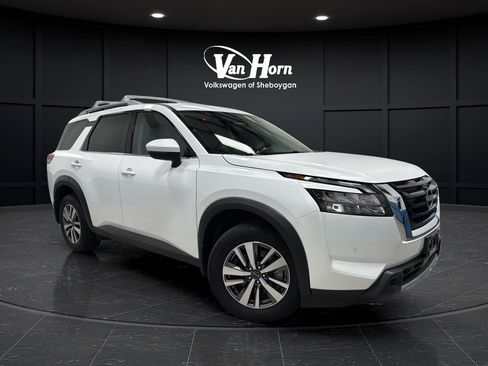 Used 2025 Nissan Pathfinder SL AWD/4WD image 1