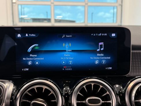 Used 2021 Mercedes-Benz GLB 250 image 23