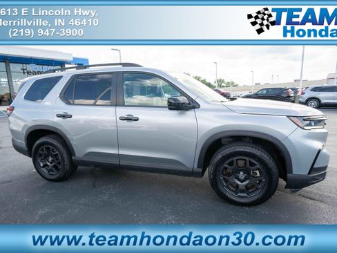 Used 2025 Honda Pilot TrailSport image 1