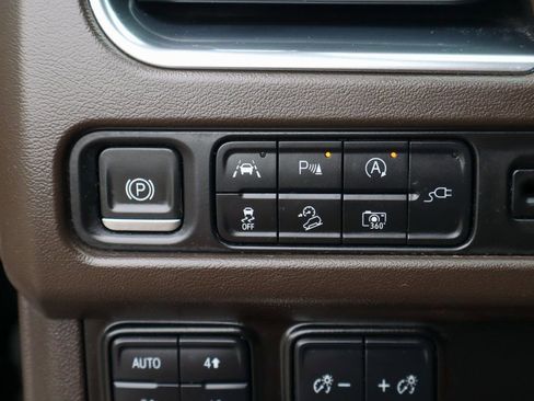 Used 2022 Chevrolet Suburban Z71 w/ Luxury Package AWD/4WD image 24