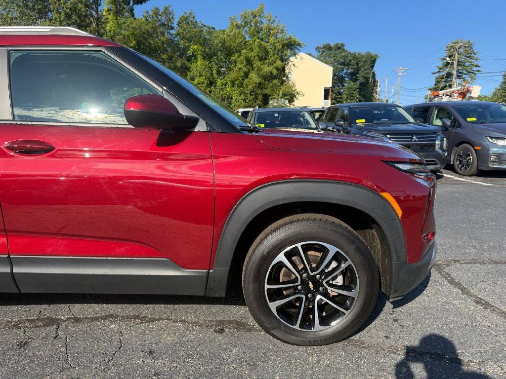 Used 2025 Chevrolet TrailBlazer LT AWD/4WD image 21