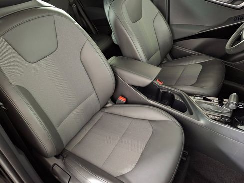 Used 2023 Kia Niro EX Touring image 28