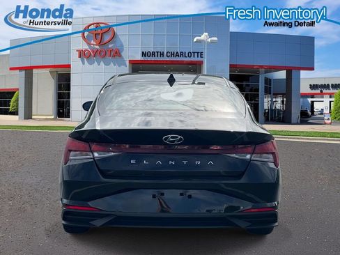 Used 2023 Hyundai Elantra SEL w/ Cargo Package FWD image 7