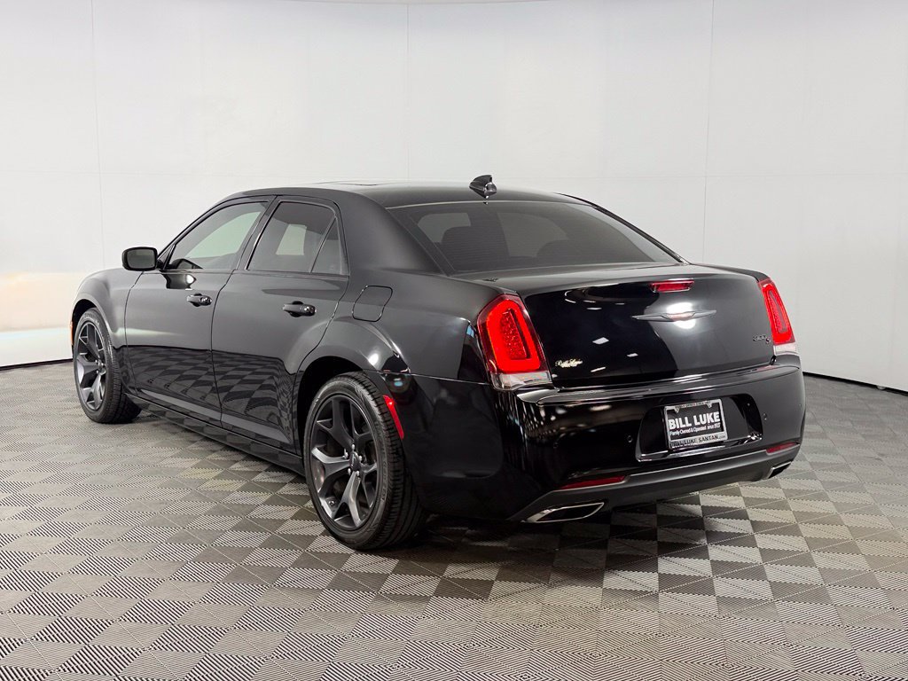 Used 2023 Chrysler 300 S w/ Comfort Group RWD image 9