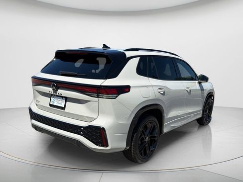 New 2026 Volkswagen Tiguan SE R-Line FWD image 5