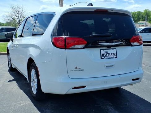Used 2023 Chrysler Voyager LX FWD image 2