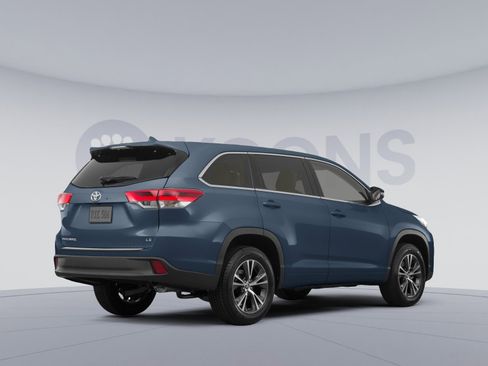 Used 2017 Toyota Highlander Plus AWD/4WD image 4